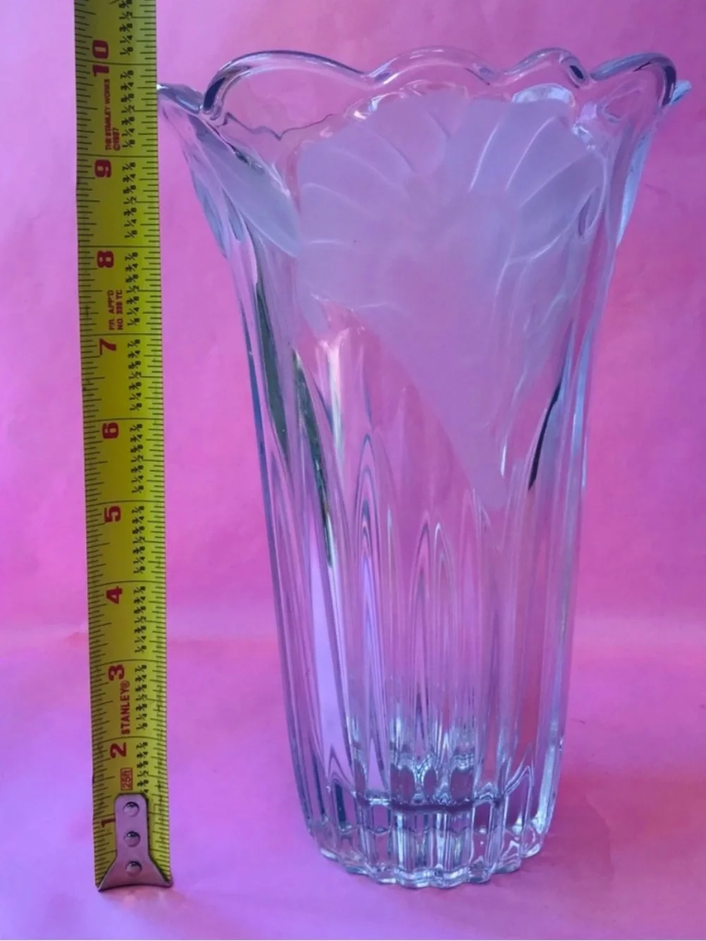 Vintage Crystal Decorative Vase - Elegant Scalloped Rim